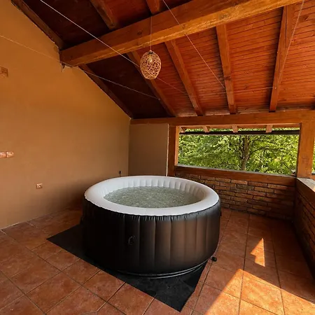 Sarajevo Hot Tub Heaven - 7min Form The Airport Сasa de vacaciones *